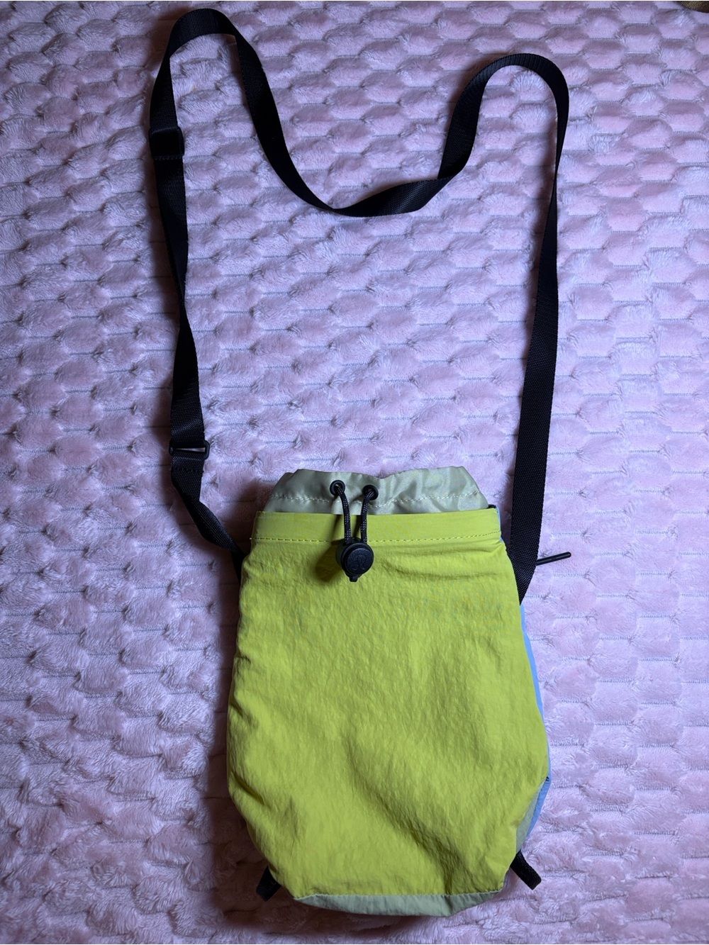 Lululemon Crossbody Water Bottle Bag With Adjustable Strap